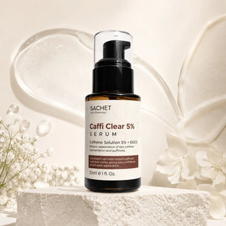 Sachet Caffe Clear Serum bottle with before and after eye treatment results on a beige background.